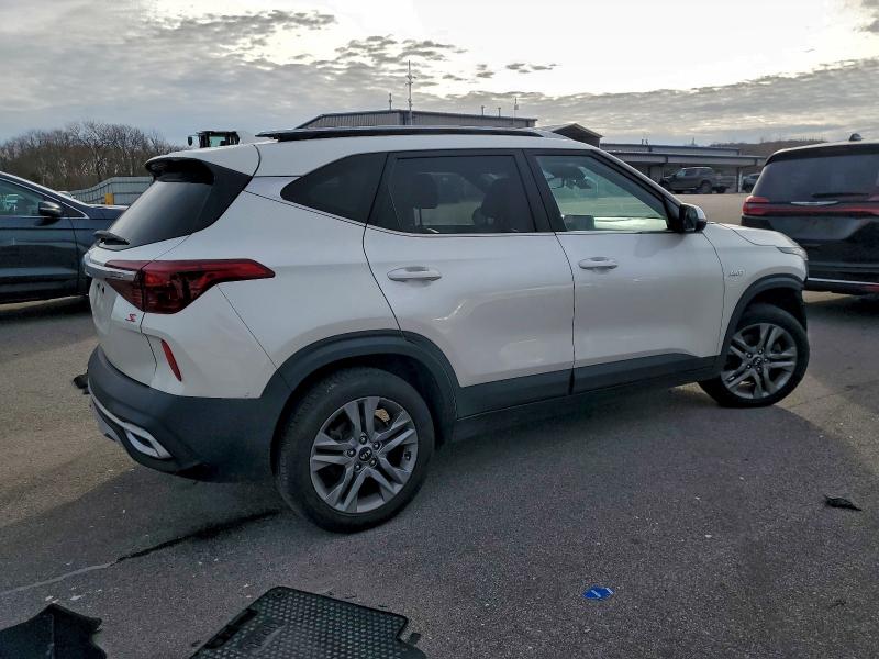 Фото 3 - KIA SELTOS