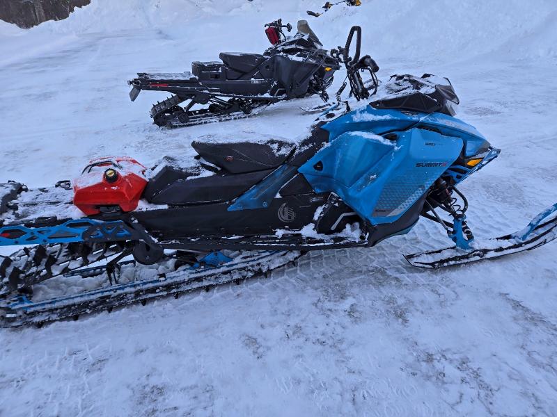 SKI-DOO SNOWMOBILE 2019