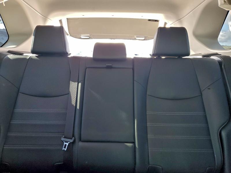 Фото 10 - TOYOTA RAV4