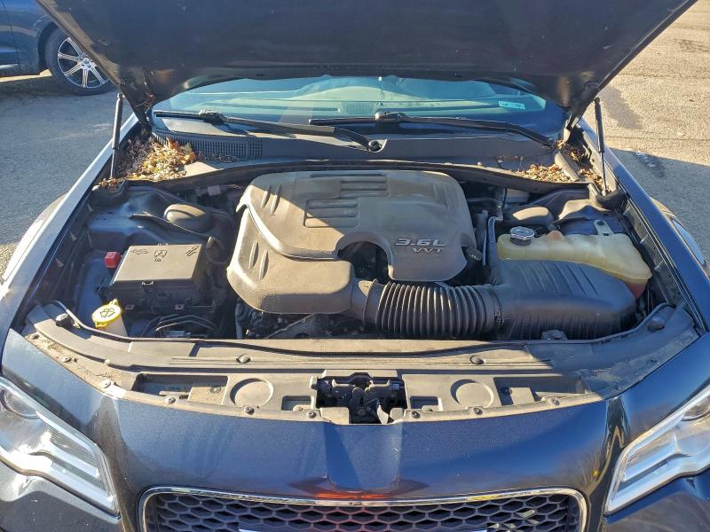 Фото 11 - CHRYSLER 300