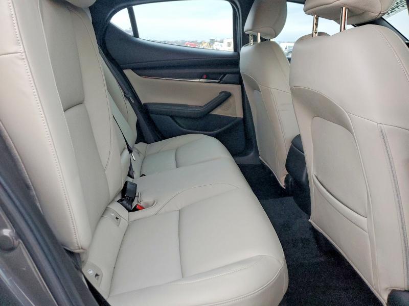 Фото 10 - MAZDA 3