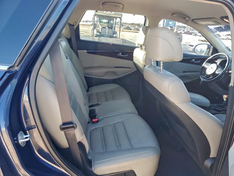 Фото 11 - KIA SORENTO