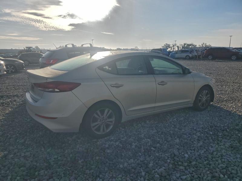 Фото 3 - HYUNDAI ELANTRA
