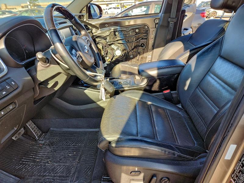 Фото 7 - KIA SORENTO