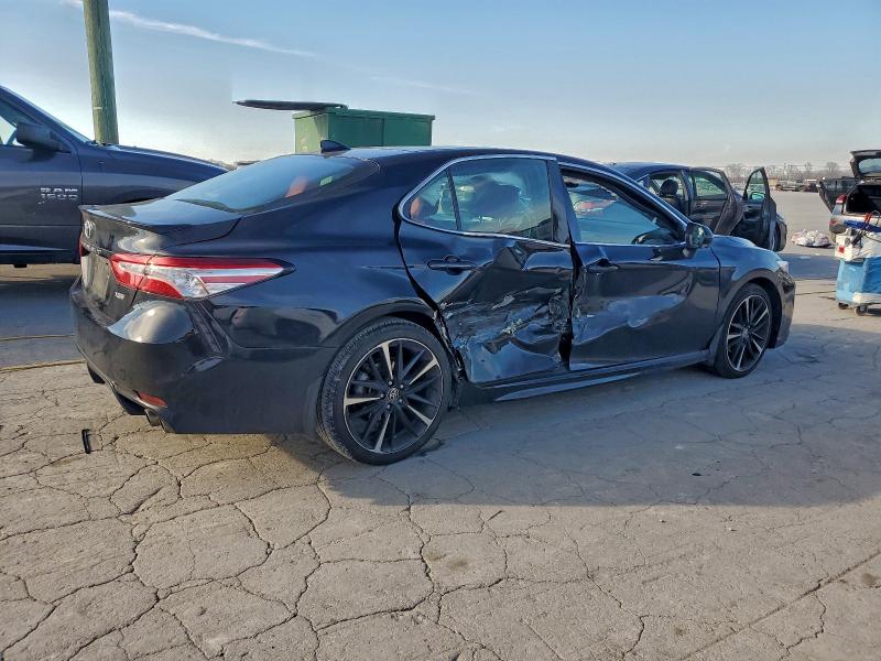 Фото 3 - TOYOTA CAMRY