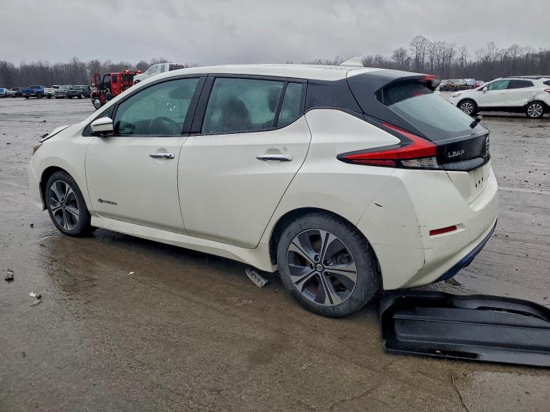 Фото 2 - NISSAN LEAF