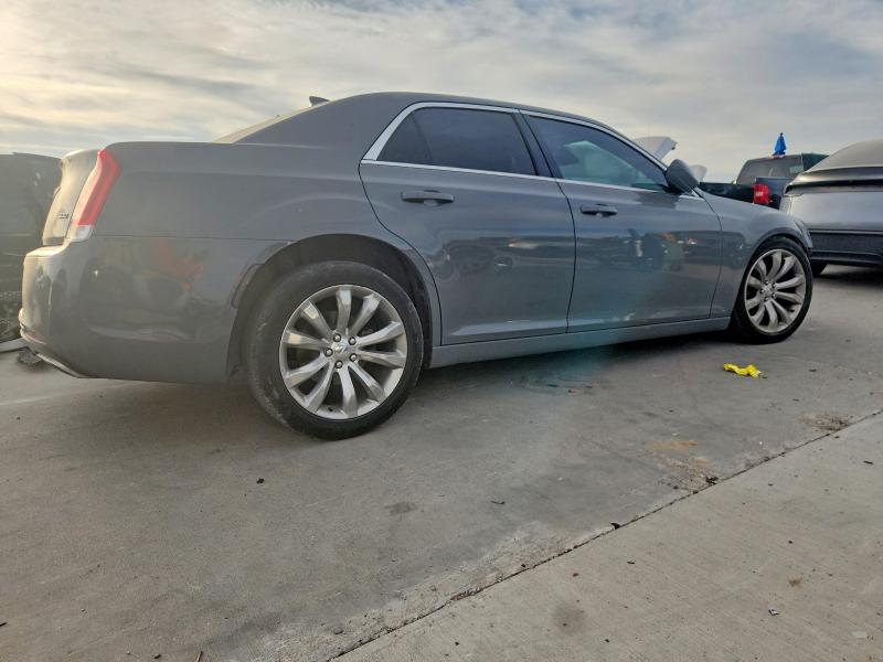 Фото 3 - CHRYSLER 300