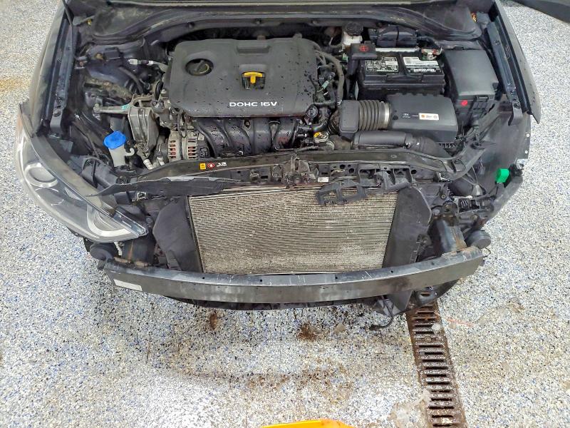 Фото 12 - HYUNDAI ELANTRA