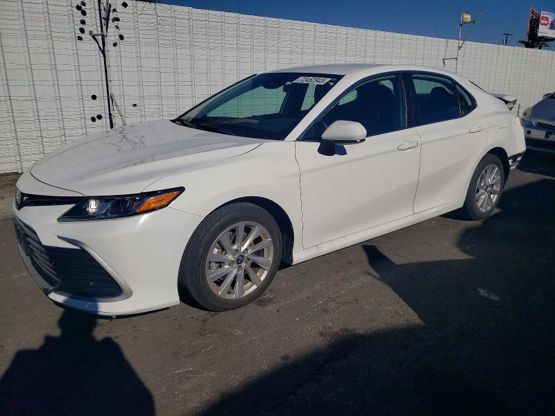 Фото 1 - TOYOTA CAMRY