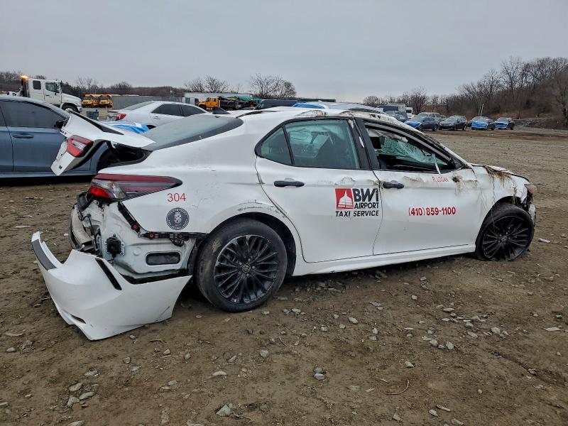 Фото 3 - TOYOTA CAMRY