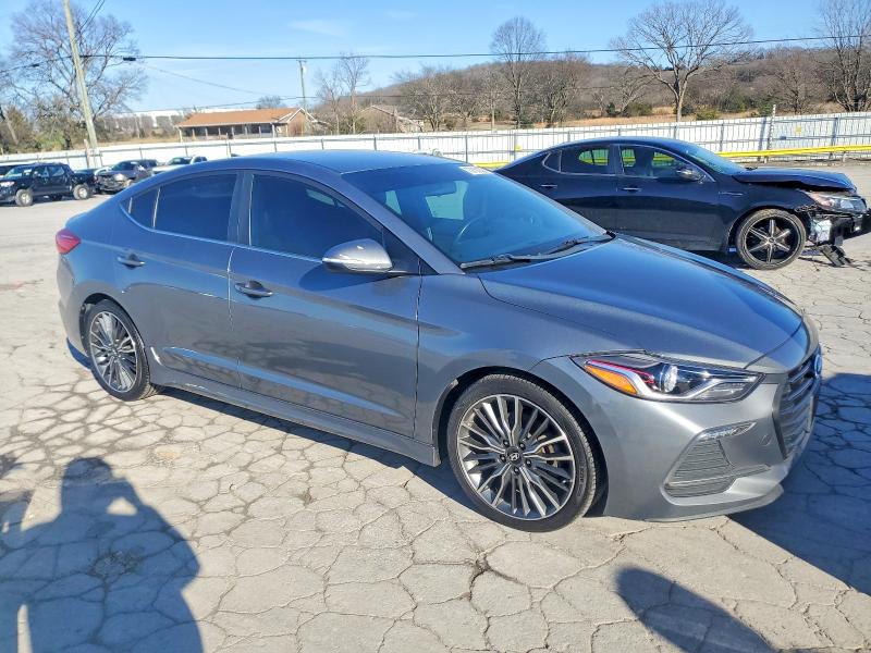 Фото 4 - HYUNDAI ELANTRA