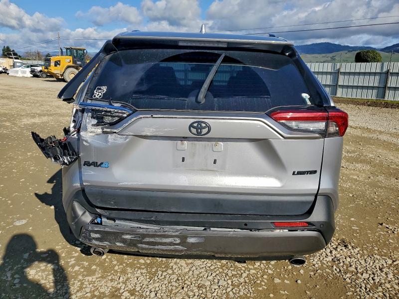 Фото 6 - TOYOTA RAV4