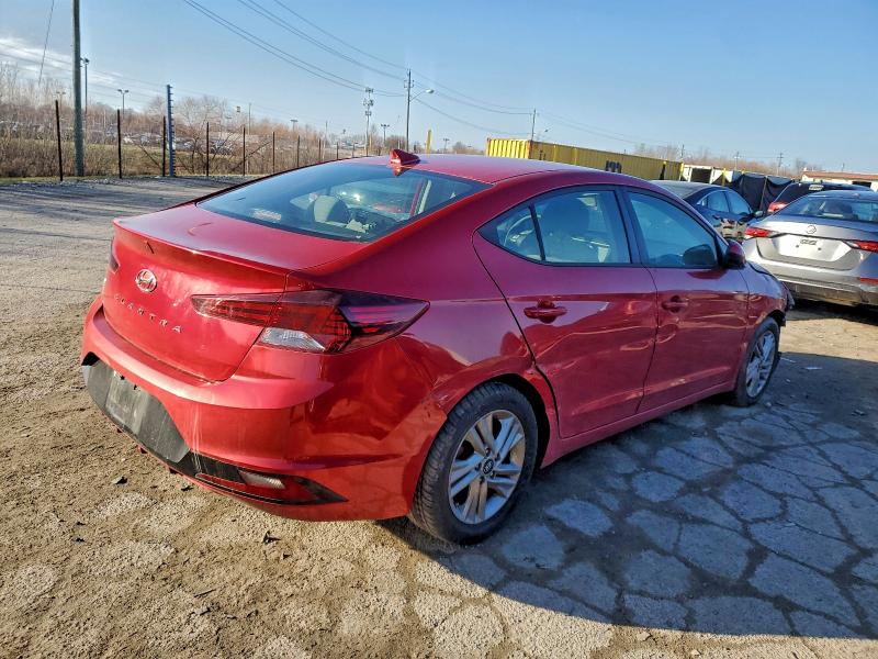 Фото 3 - HYUNDAI ELANTRA