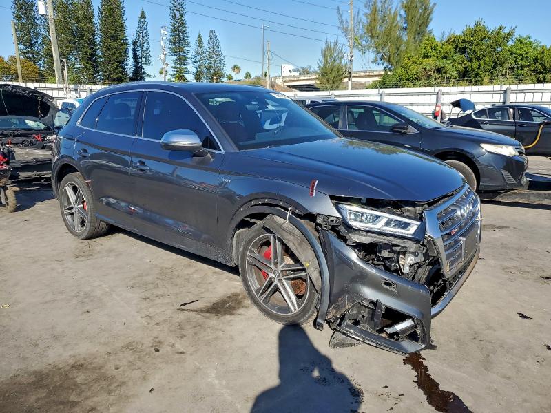 Фото 4 - AUDI SQ5