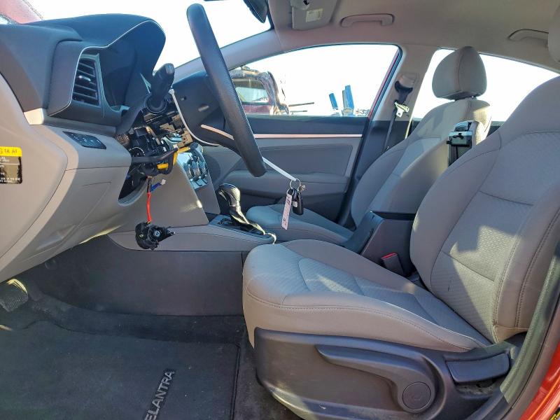 Фото 7 - HYUNDAI ELANTRA