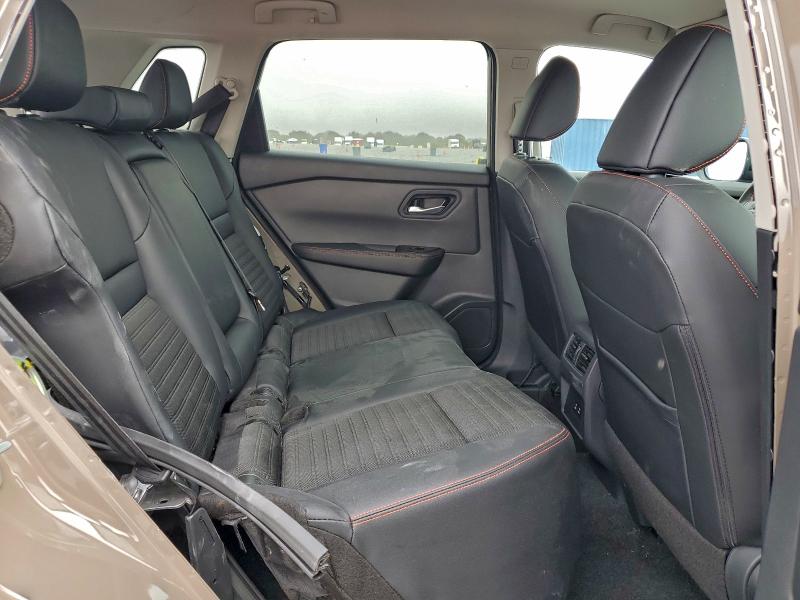 Фото 10 - NISSAN ROGUE