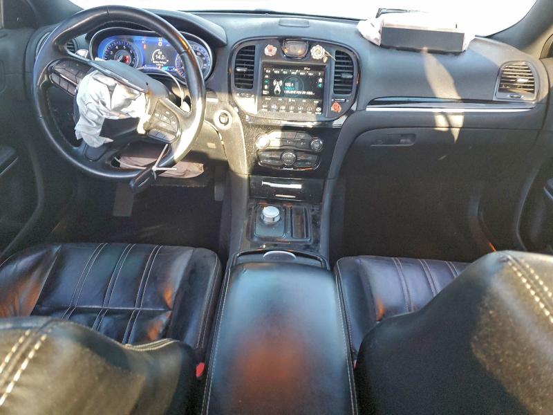 Фото 8 - CHRYSLER 300