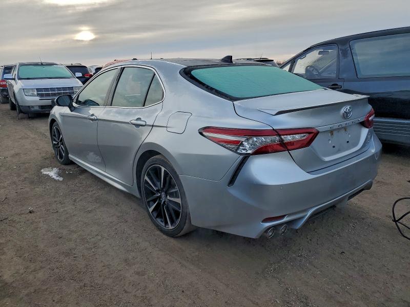 Фото 2 - TOYOTA CAMRY