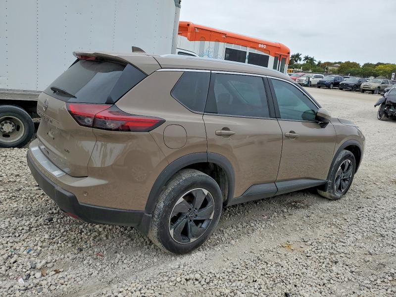 Фото 3 - NISSAN ROGUE