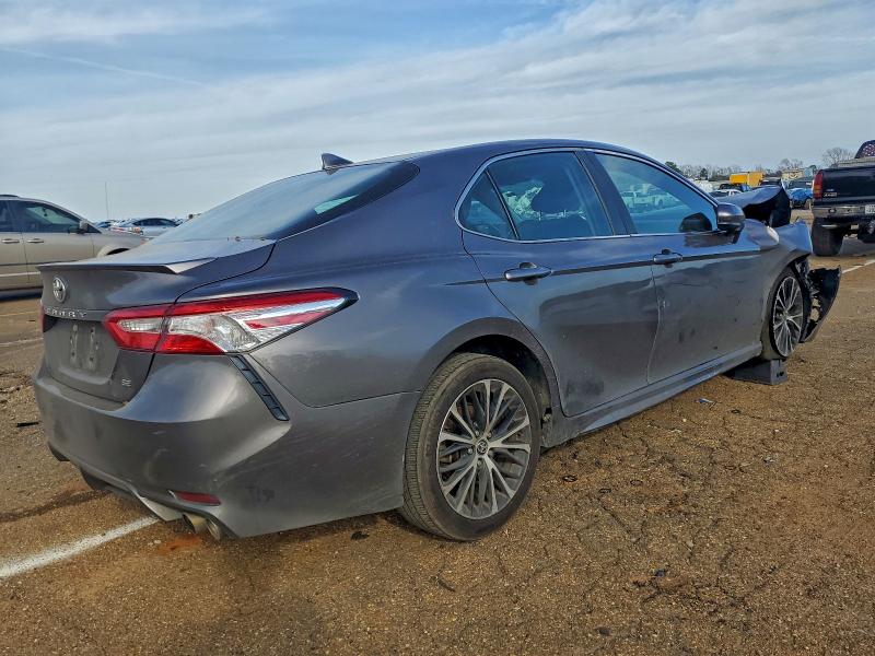 Фото 3 - TOYOTA CAMRY