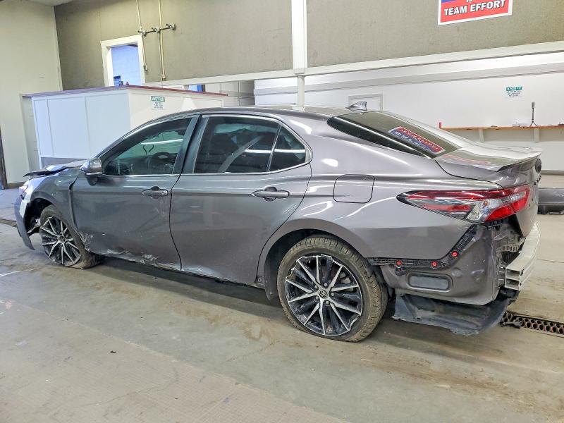 Фото 2 - TOYOTA CAMRY