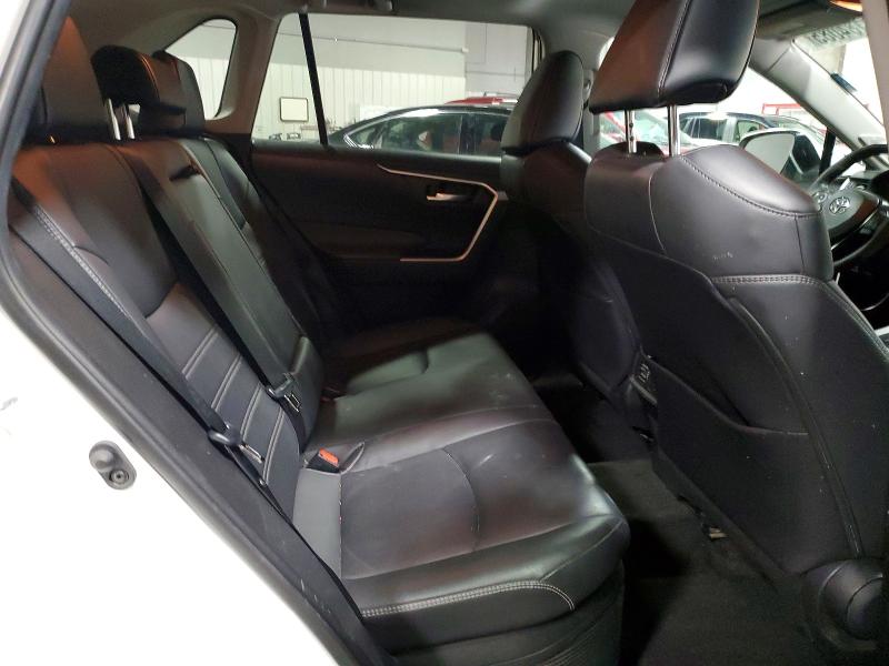 Фото 10 - TOYOTA RAV4