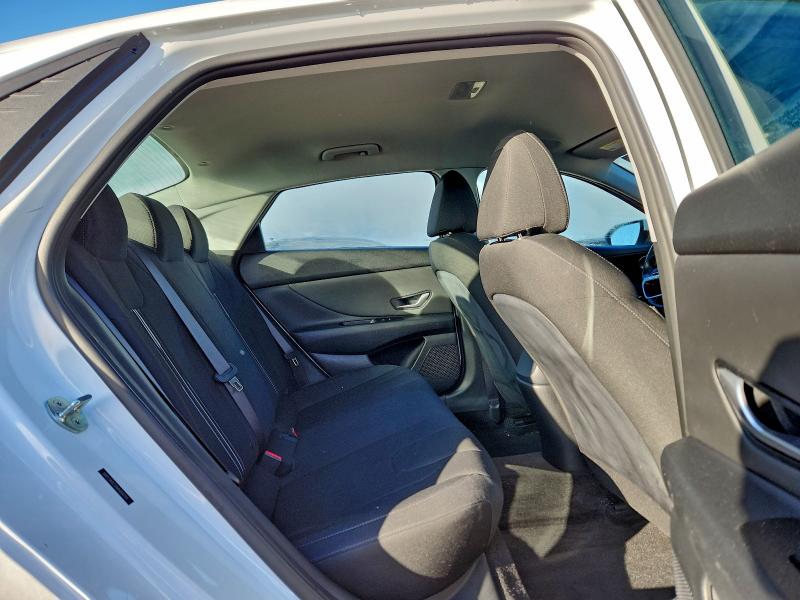 Фото 10 - HYUNDAI ELANTRA