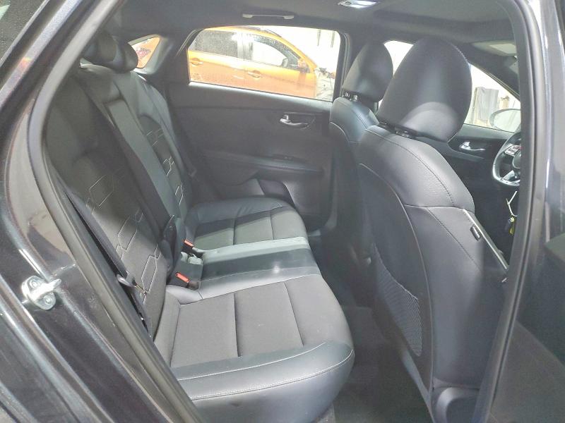 Фото 10 - KIA FORTE