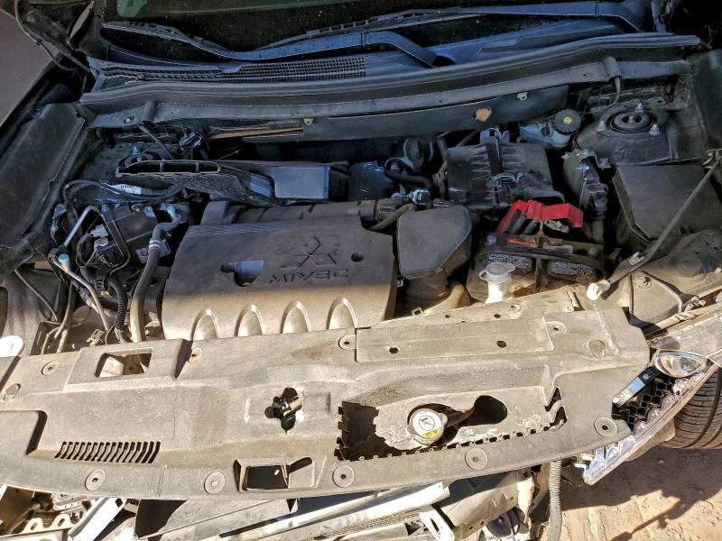 Фото 11 - MITSUBISHI OUTLANDER