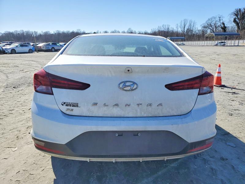 Фото 6 - HYUNDAI ELANTRA