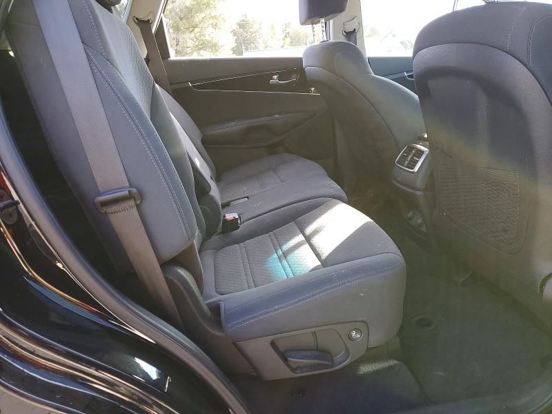 Фото 11 - KIA SORENTO