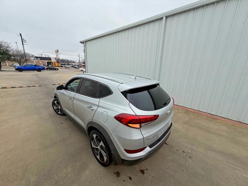 Фото 3 - HYUNDAI TUCSON