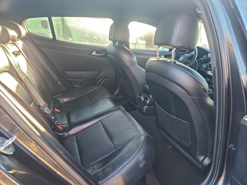 Фото 10 - KIA STINGER