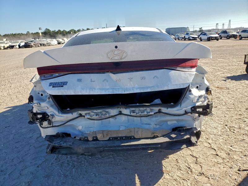 Фото 6 - HYUNDAI ELANTRA
