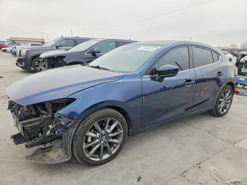 Фото 1 - MAZDA 3