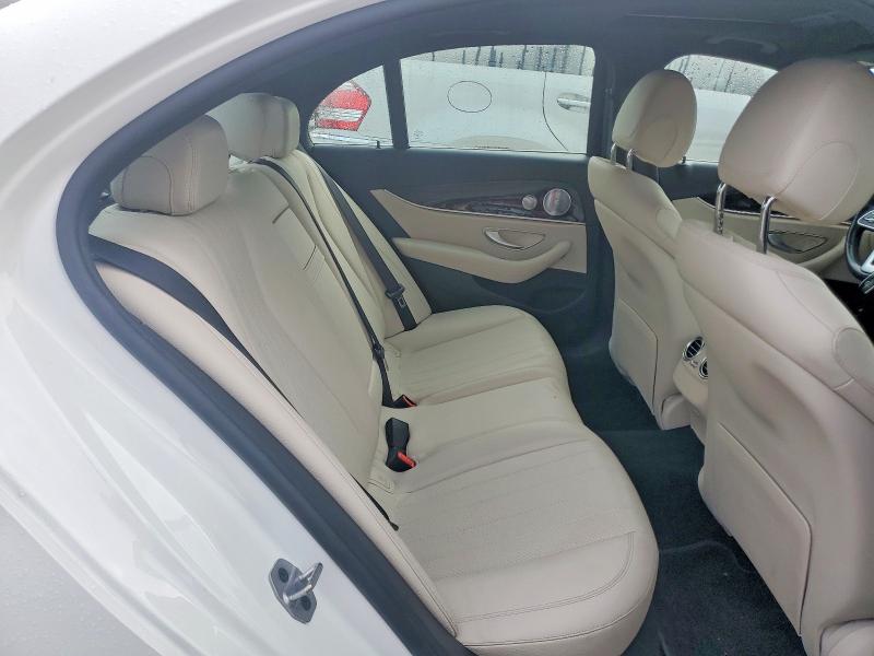 Фото 10 - MERCEDES-BENZ E-CLASS