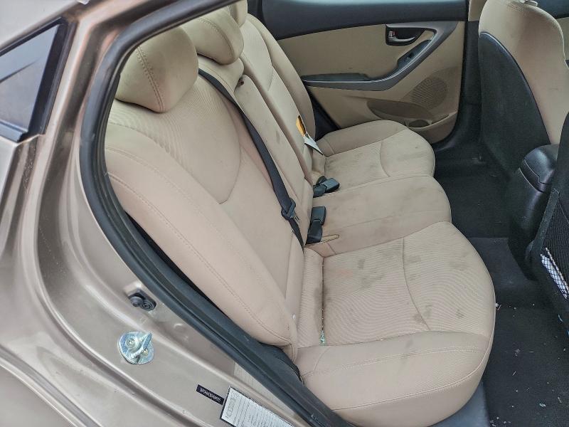 Фото 10 - HYUNDAI ELANTRA