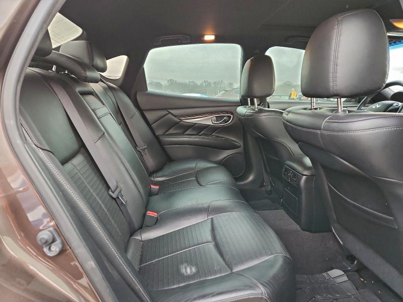 Фото 10 - INFINITI Q70