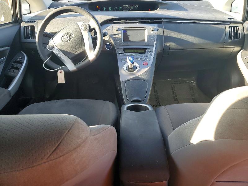 Фото 8 - TOYOTA PRIUS