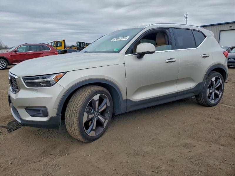 Фото 1 - VOLVO XC40