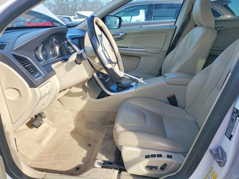 Фото 7 - VOLVO XC60