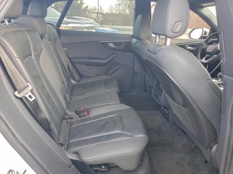 Фото 11 - AUDI Q8