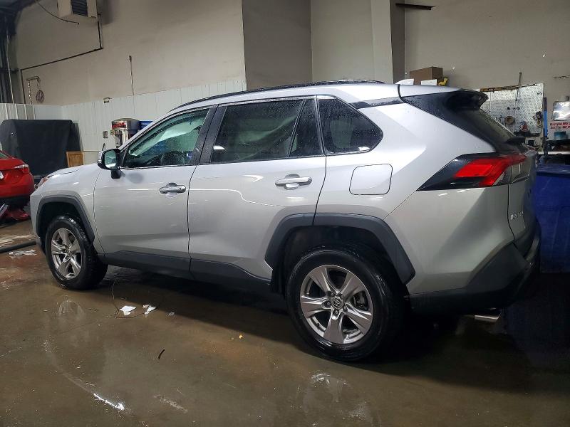 Фото 2 - TOYOTA RAV4