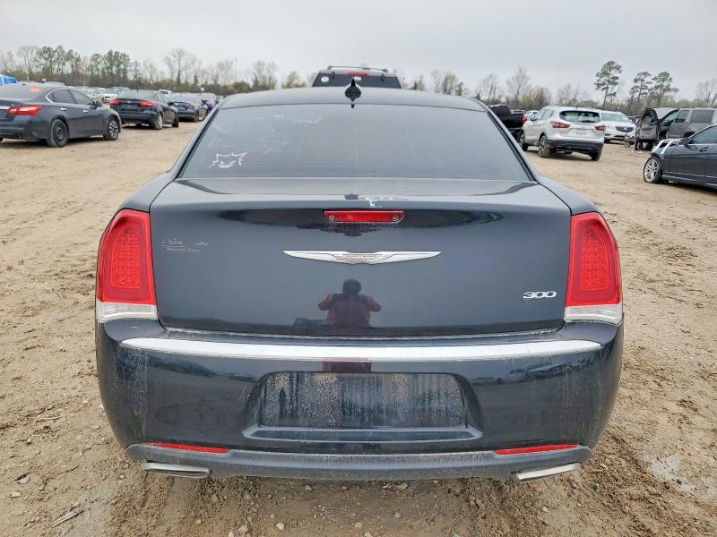 Фото 6 - CHRYSLER 300