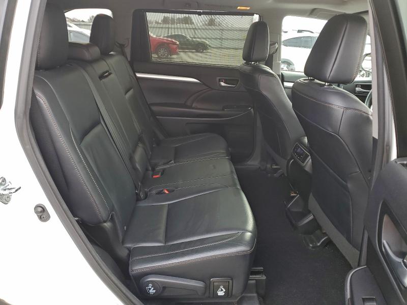 Фото 11 - TOYOTA HIGHLANDER