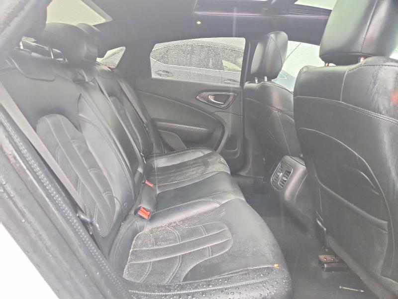 Фото 10 - CHRYSLER 200