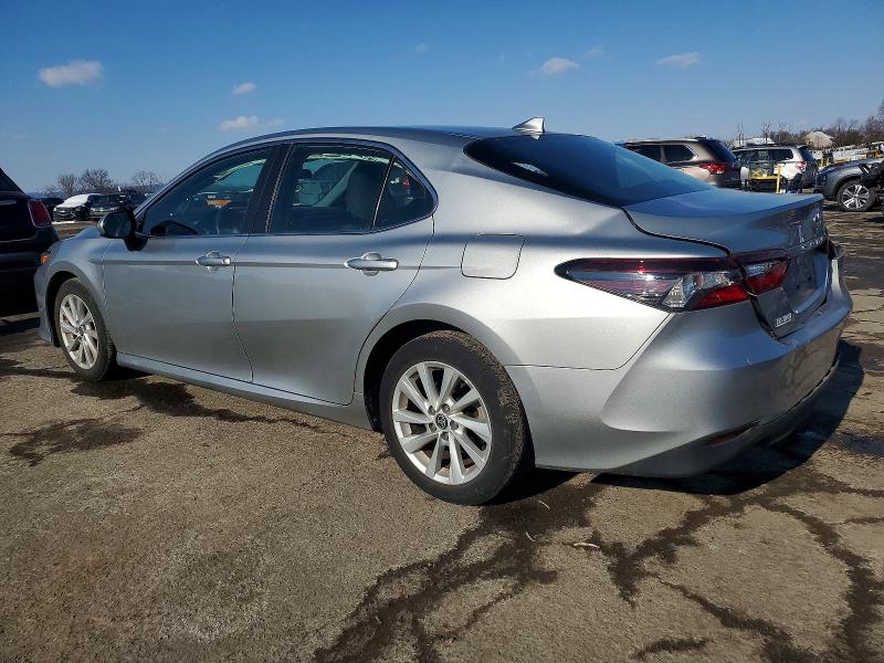 Фото 2 - TOYOTA CAMRY