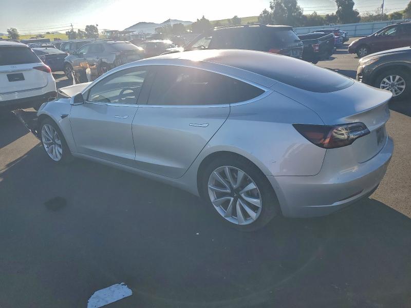 Фото 2 - TESLA MODEL 3