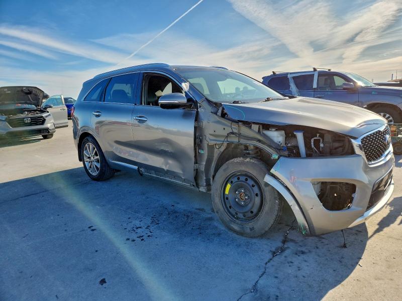 Фото 4 - KIA SORENTO