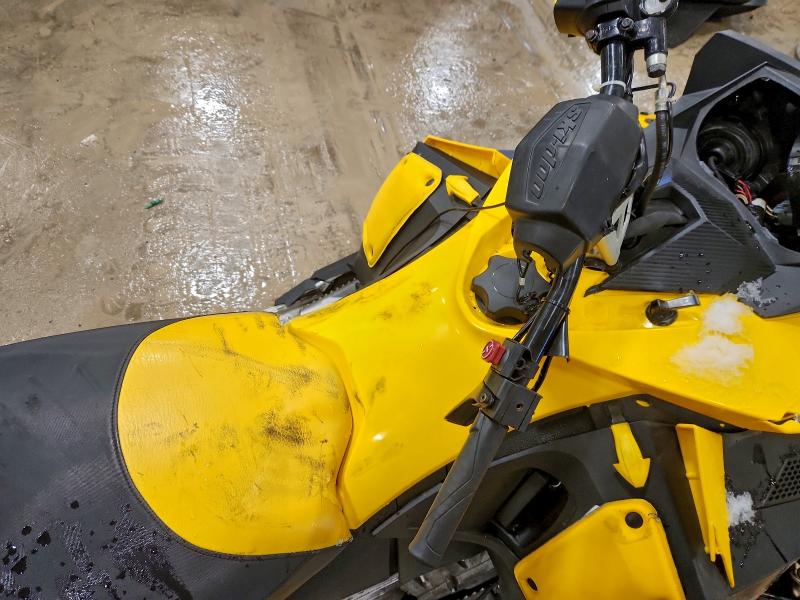 SKI-DOO SNOWMOBILE 2010